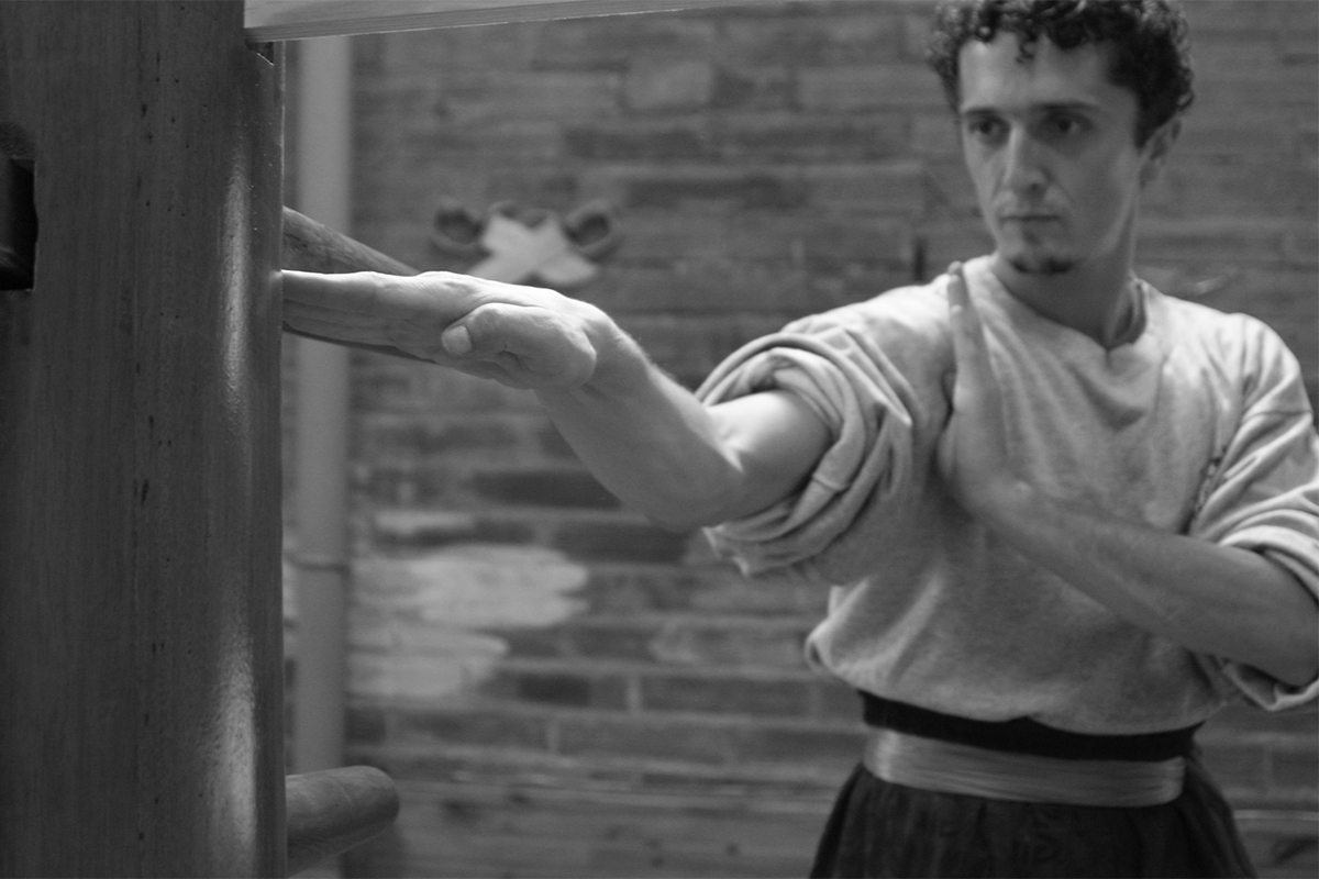 Chuen-sao-au-mannequin-de-bois-par-sifu-Stephane-Serror-ecole-kung-fu-yimwingchun-toulouse Chuen-sao-au-mannequin-de-bois-par-sifu-Stephane-Serror-ecole-kung-fu-yimwingchun-toulouse