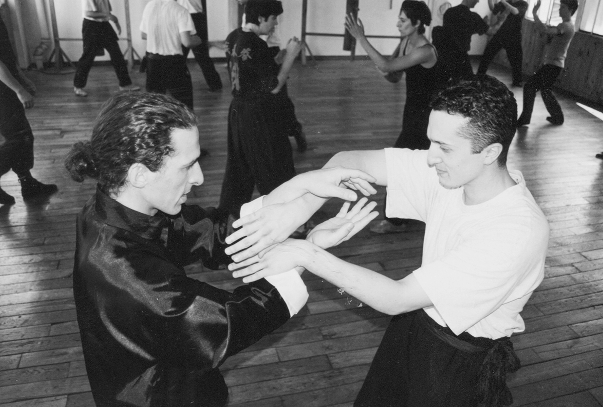 position-des-bras-chi-sao-double-bras-sifu-stephane-serror-et-maitre-didier-beddar-1998-adwct-paris-toulouse-association-yimwingchun-wing-chun-kung-fu-ecole