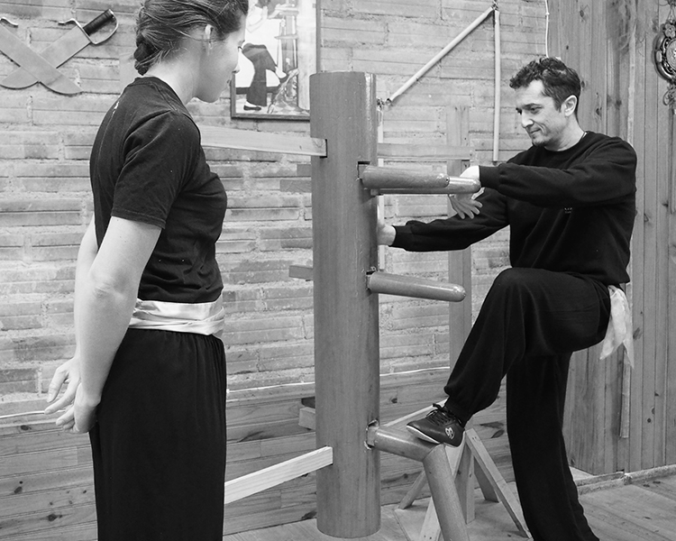 cours-kung-fu-adultes-prive-mannequin-bois-sifu-stephane-serror-ecole-kung-fu-yim-wing-chun-toulouse