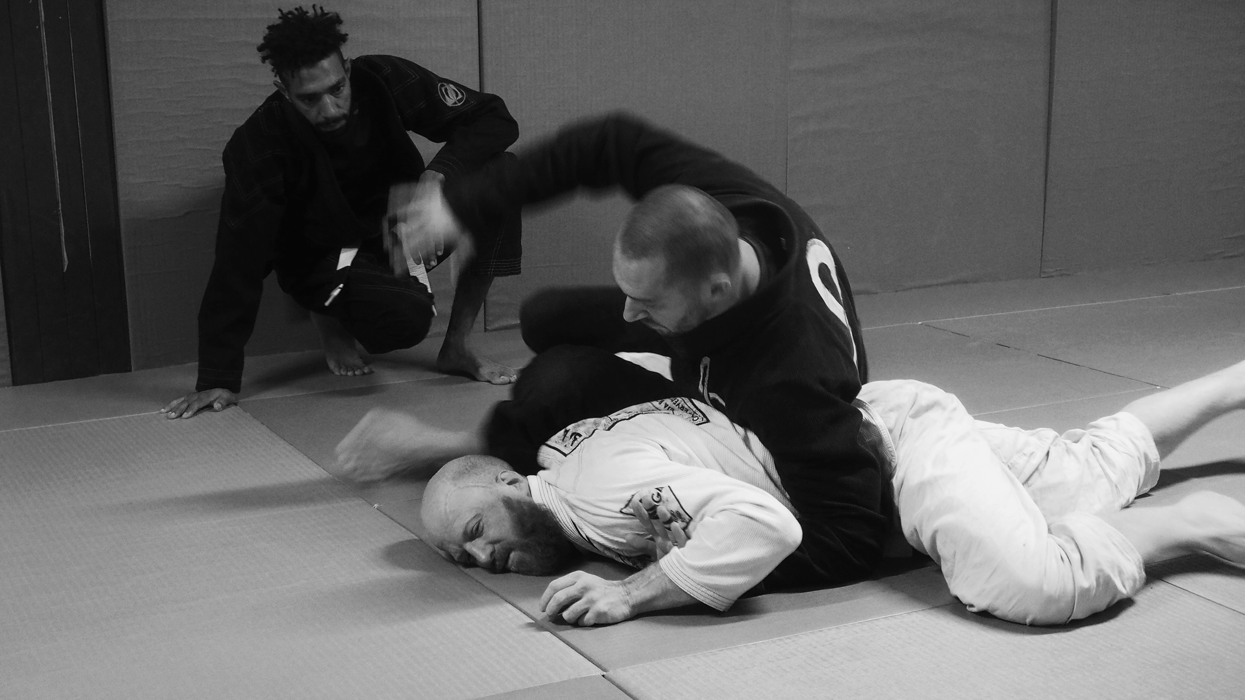 cours de jiu jitsu brésilien et de self defense au sol sur Toulouse avec Olivier Ancely ceinture noire de JJB de chez Gracie Barra
